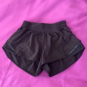 LULULEMON HOTTY HOT SHORTS 2.5 inch